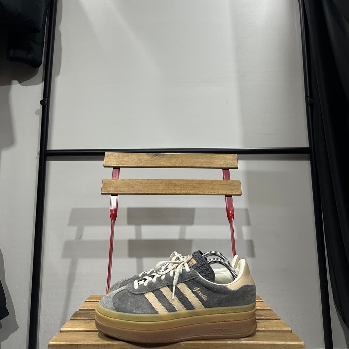 240) 아디다스 운동화 여성 여자 신발 가젤 볼드 그레이 식스 매직  상품이미지3