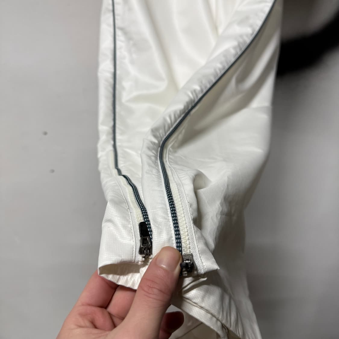 아디다스 스트링 라인 디테일 나일론 와이드 트랙 팬츠 상품이미지4