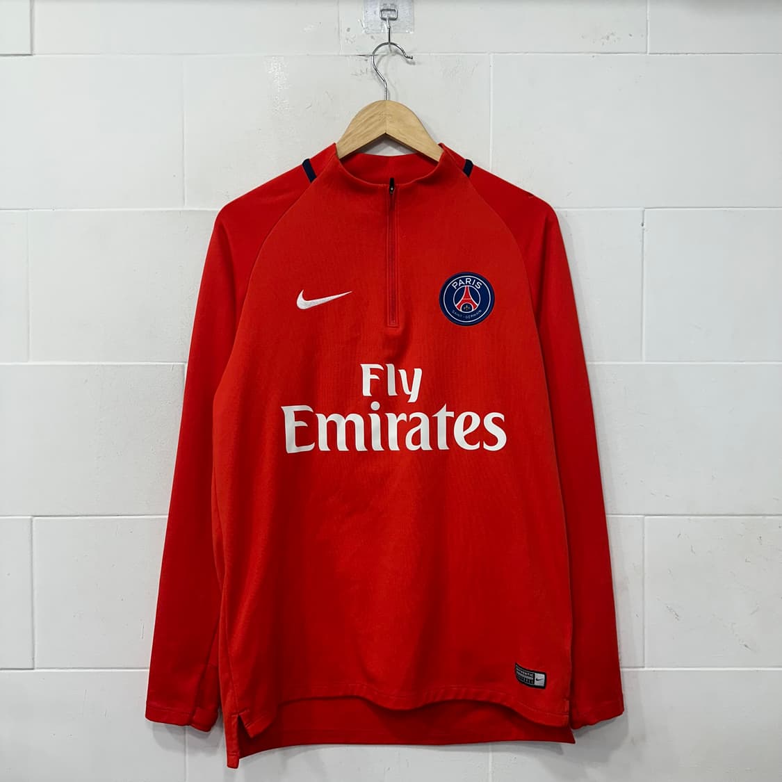 나이키 파리생제르망 트레이닝탑 상품이미지1