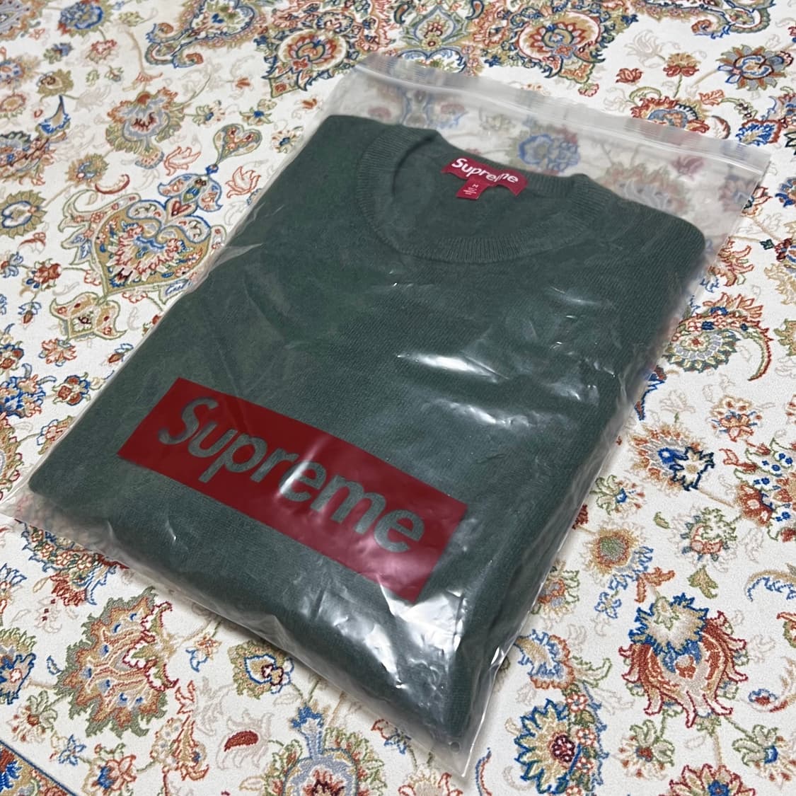 슈프림 캐시미어 로고 스웨터 상품이미지3