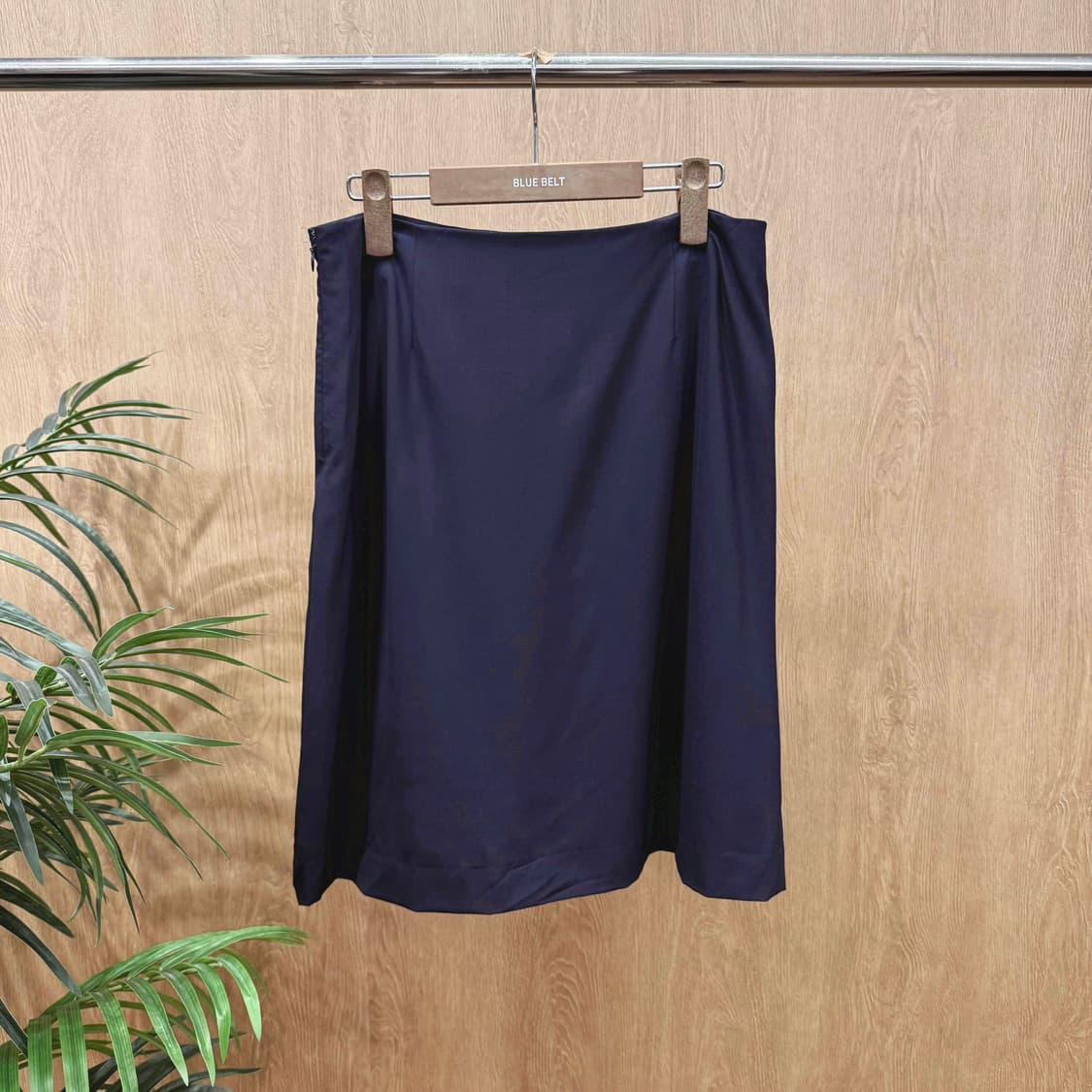 띠어리 A라인 미디 스커트 사이드 지퍼 디테일 미니멀 네이비 상품이미지1