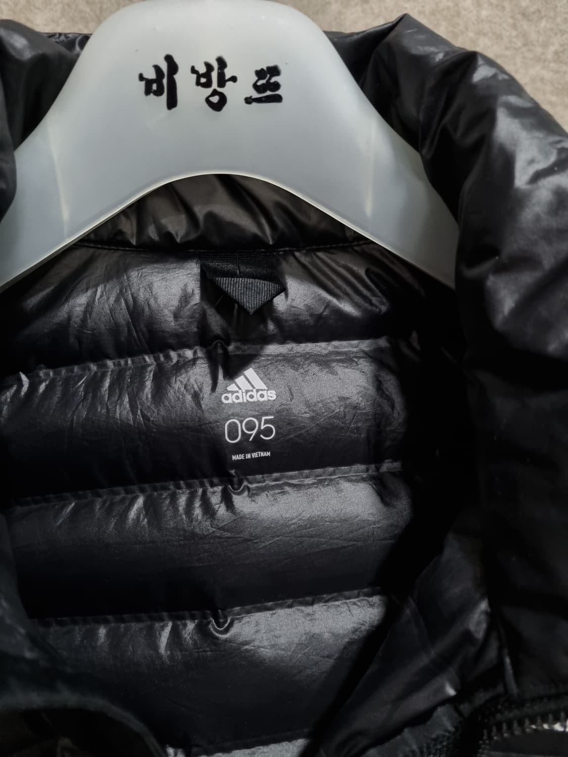 여성 95 아디다스 덕다운 유광 경량 패딩 상품이미지5