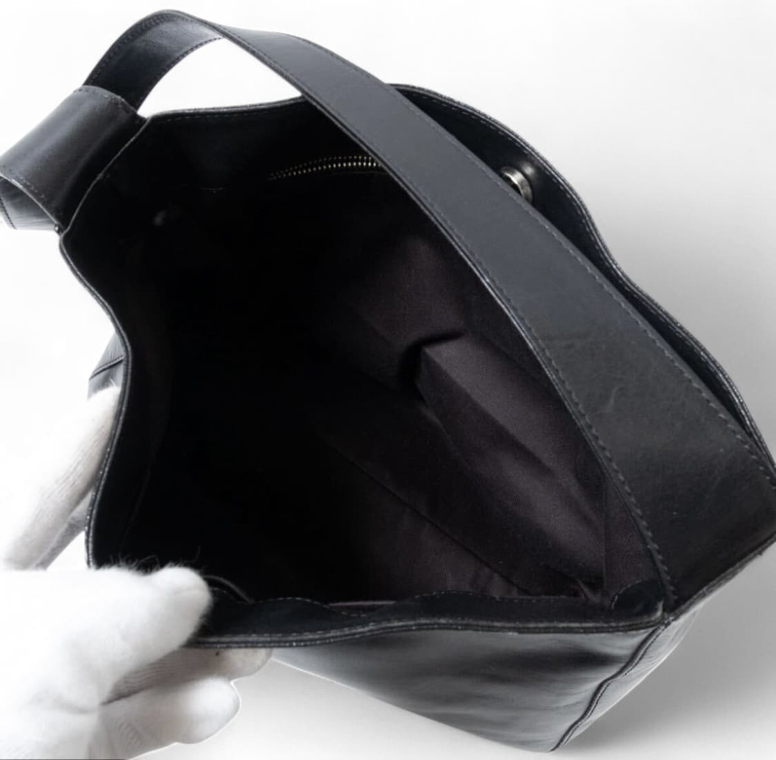 마가렛 호웰 소가죽 원숄더백 상품이미지8