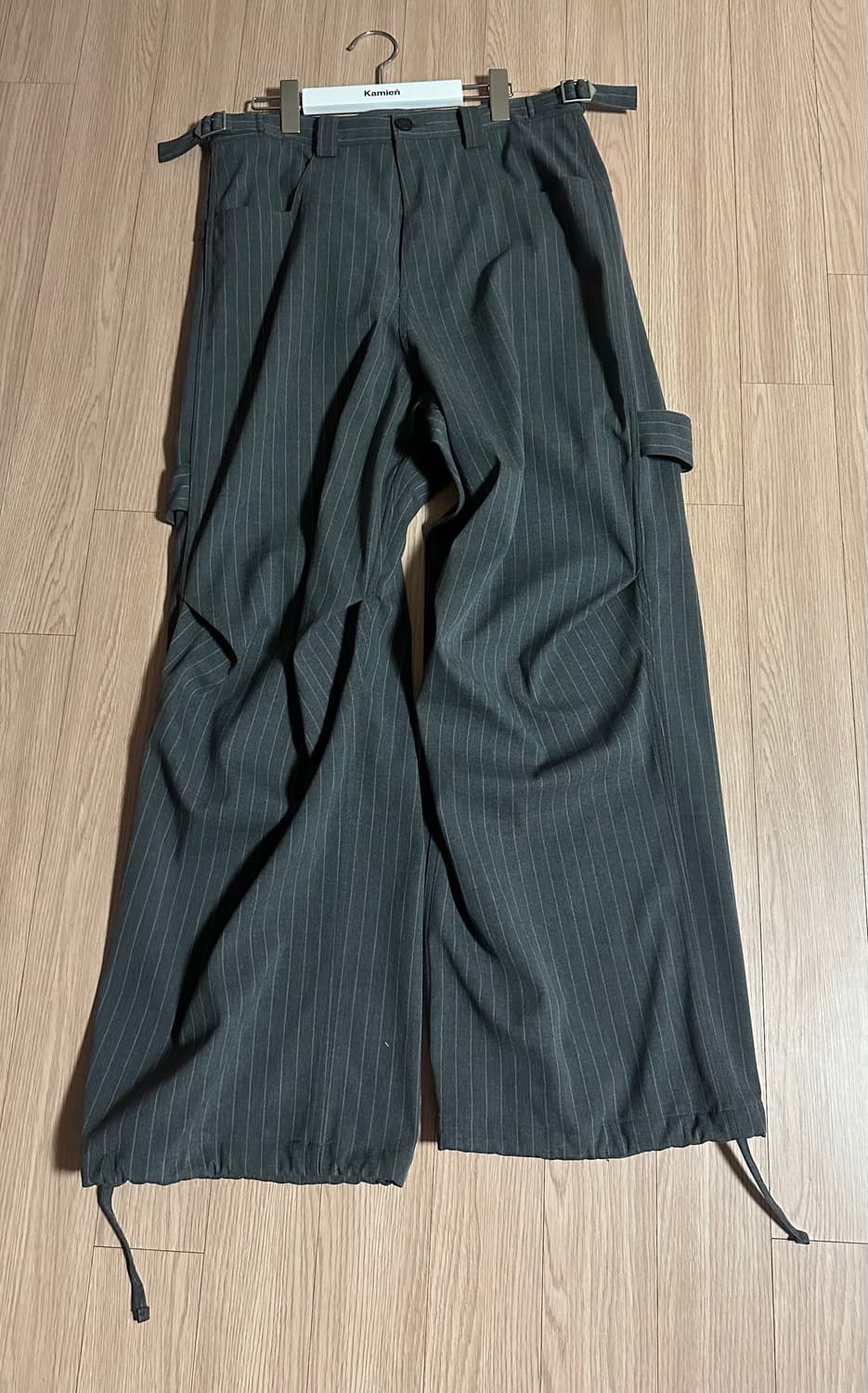 카미엔 올 데이 스트라이프 팬츠 그레이 2사이즈 상품이미지2