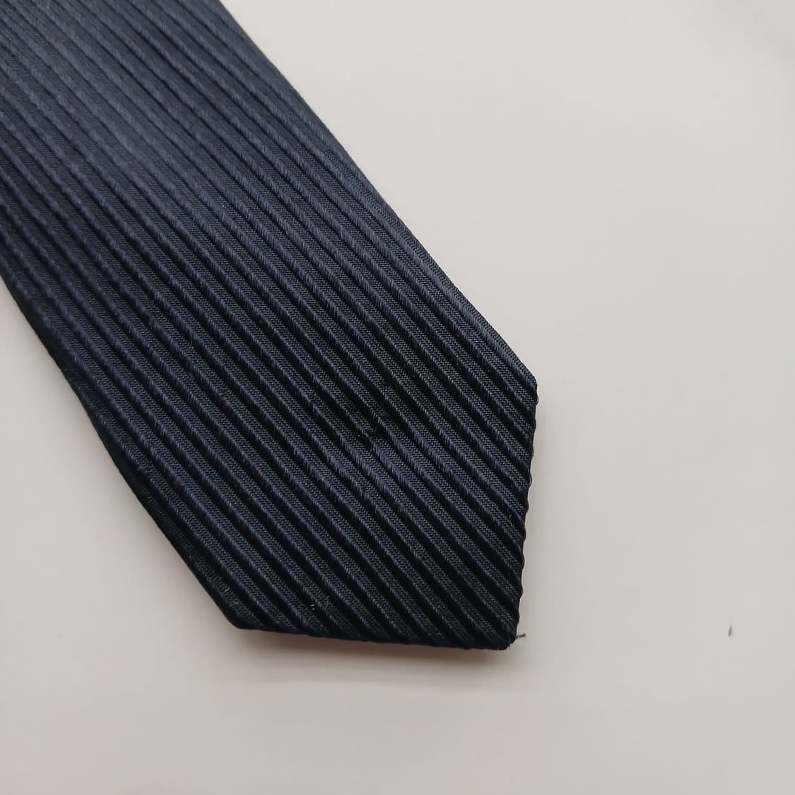 발렌티노 실크 네이비 솔리드 넥타이 9.4cm B등급 A18705
 상품이미지7