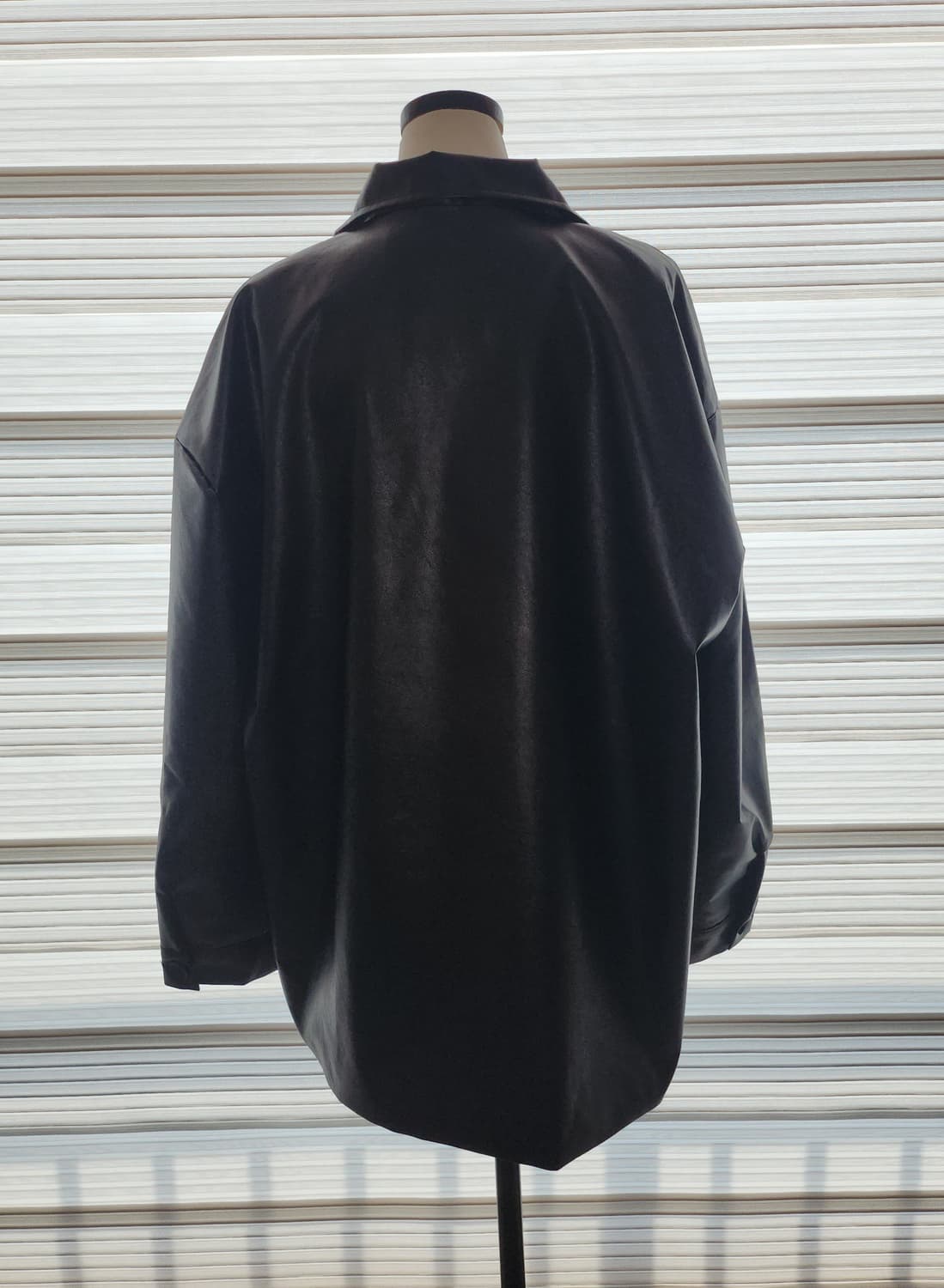 Bonheur 브랜드의 에코 레더 자켓 상품이미지3