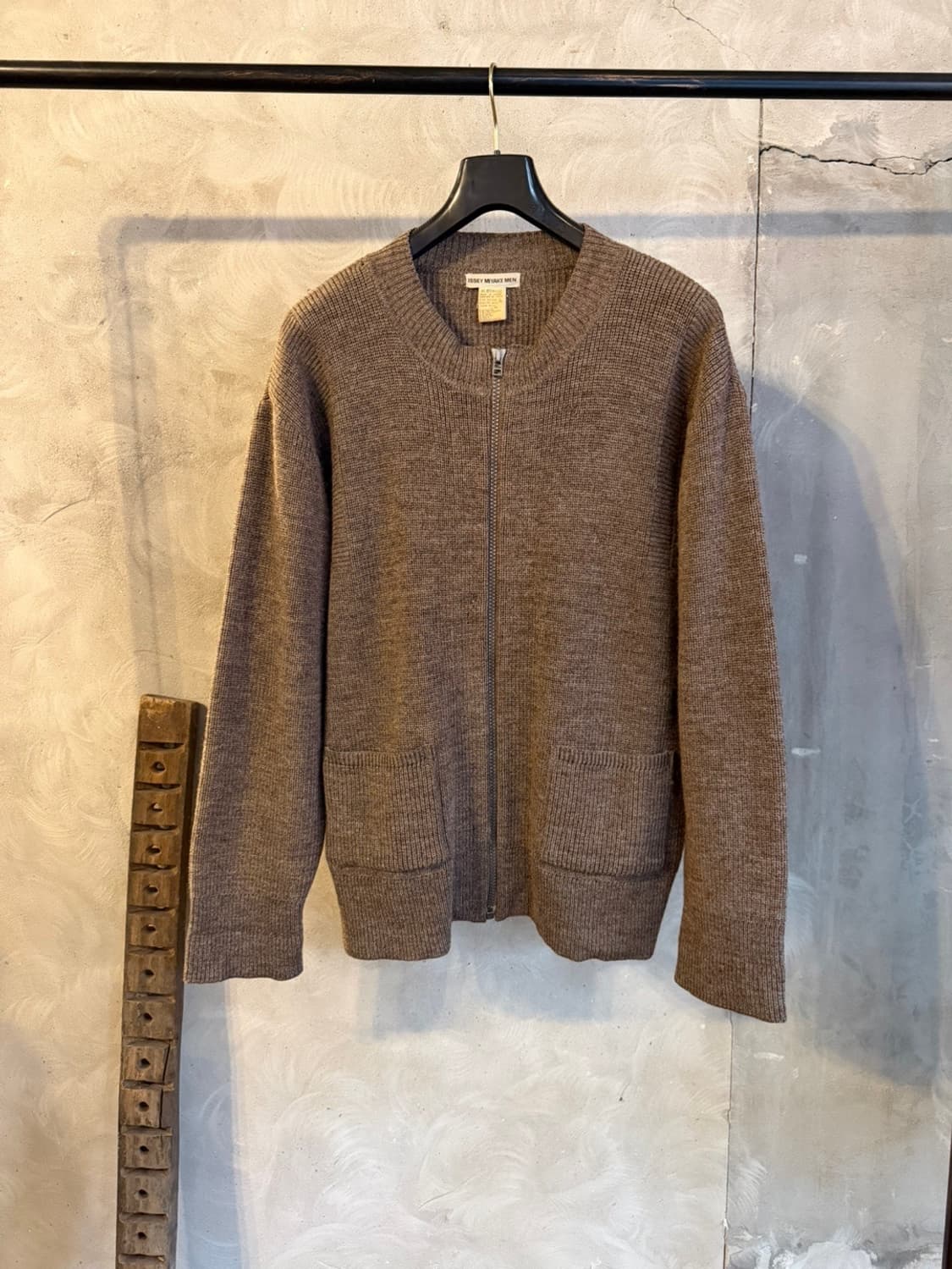 이세이미야케 니트짚업 남성100-105 상품이미지1