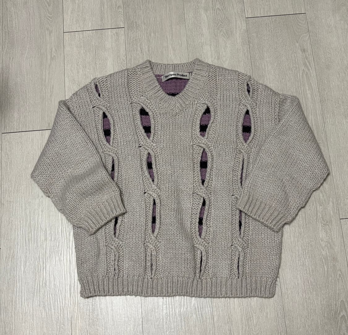 BACK STRIPE CUT OUT KNIT SWEATER 상품이미지1