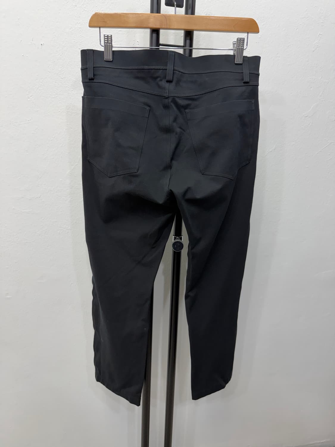 정품)Theory 띠어리 남성 블랙 밴딩팬츠 30 상품이미지4