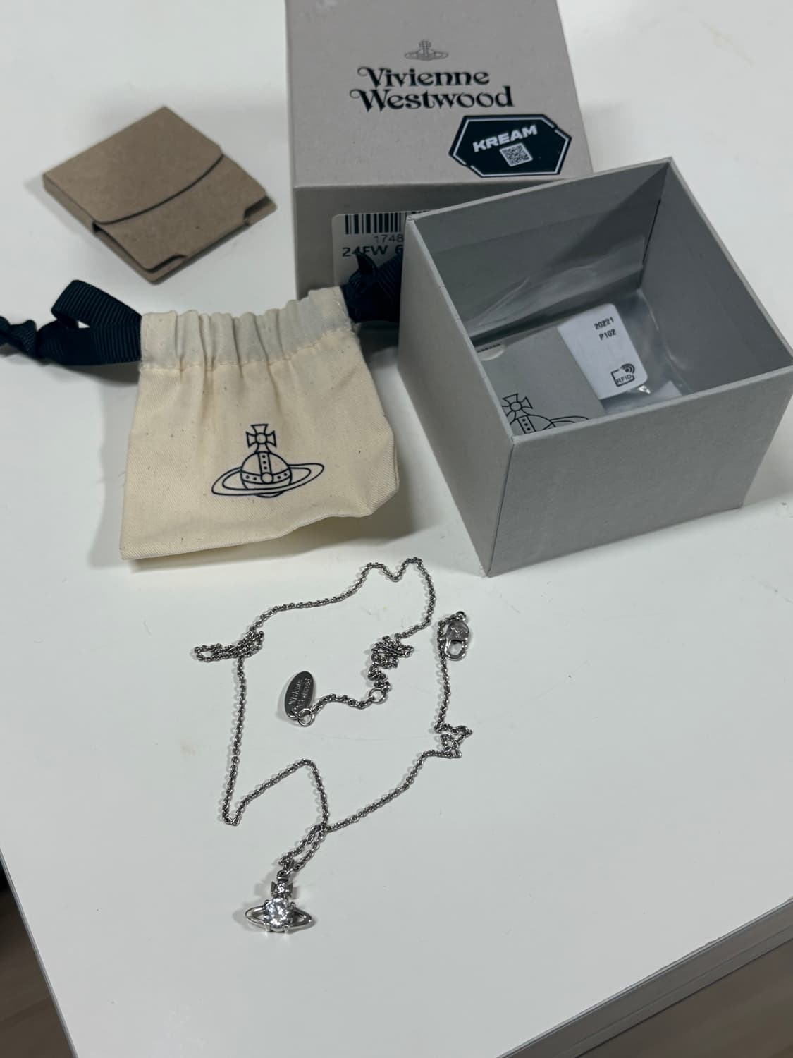 비비안웨스트우드 목걸이 레이나 펜던트 실버 상품이미지4