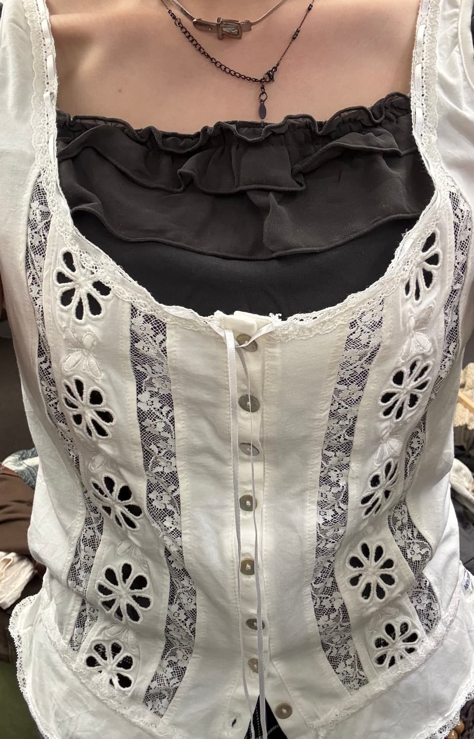 2)Japanese vintage 여성 꽃 펀칭 단추 포인트 블라우스 상품이미지2