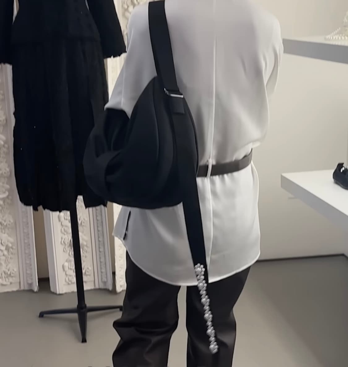 시몬로샤 25fw 비즈 보우 숄더백 상품이미지6