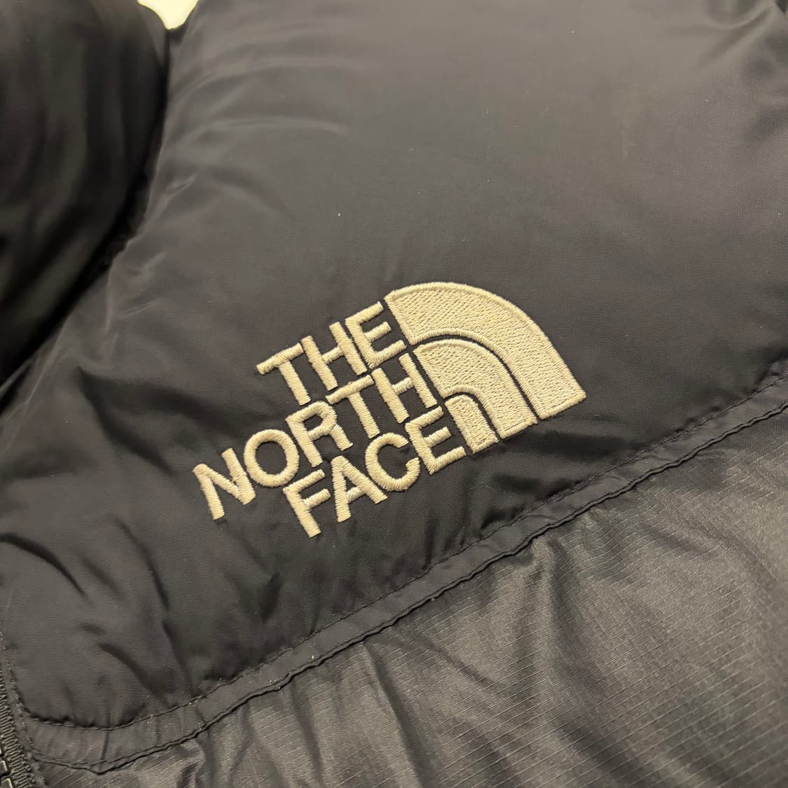 [90] 노스페이스 700 다운 눕시 블랙 패딩 B389 상품이미지4