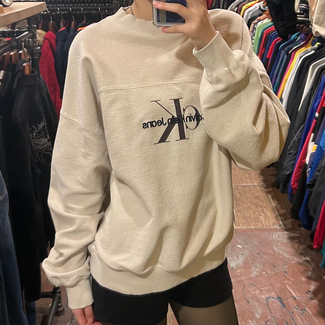 [HI] 캘빈클라인 미니멀 로고 크림 맨투맹 상품이미지2