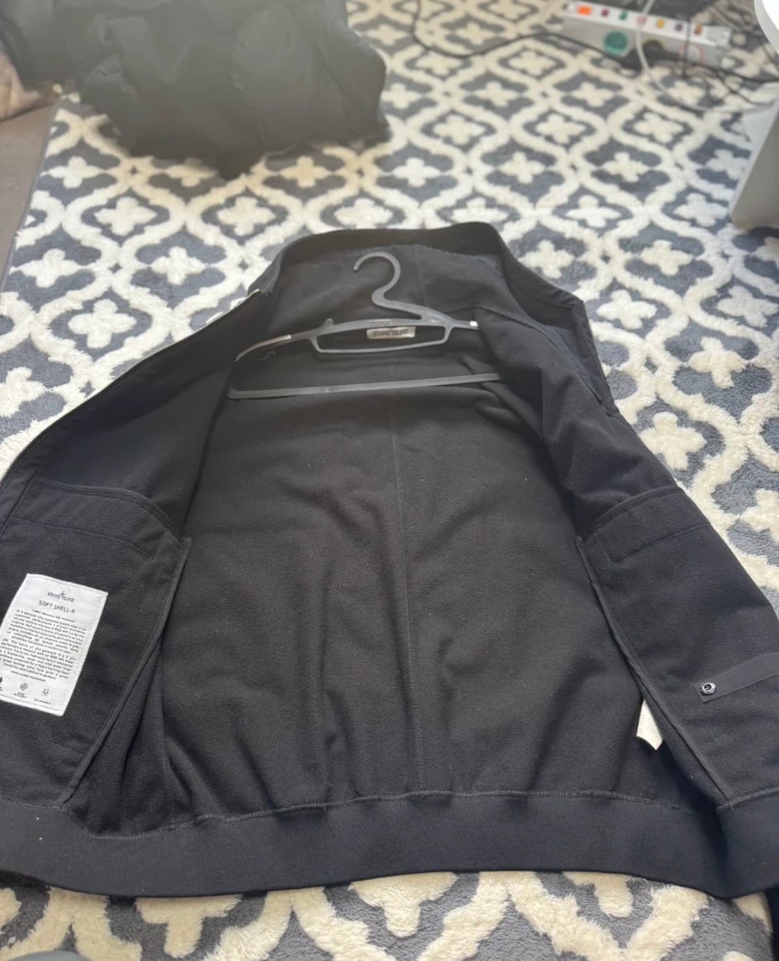 스톤아일랜드 소프트쉘 후드 자켓 상품이미지3