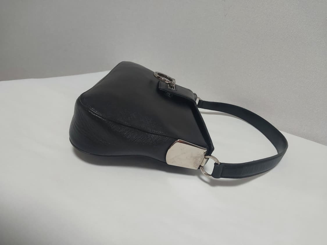 페라가모 사피아노 간치니 레더 숄더백 (정품) 상품이미지4