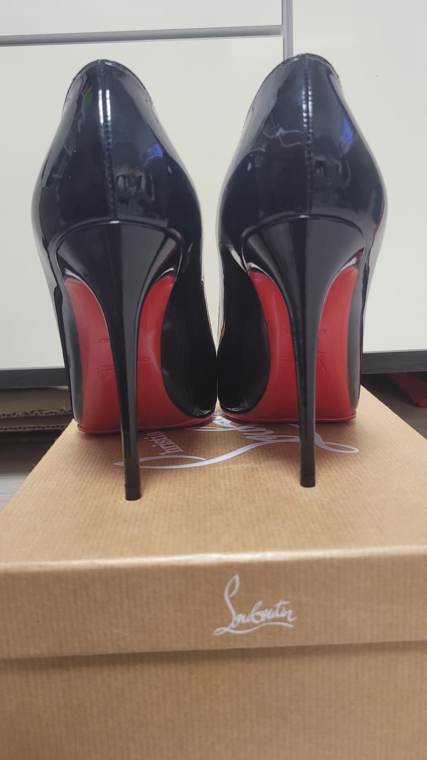 크리스찬 루부탱 케이트100 페이턴트 블랙 36.5 판매합니다. 상품이미지4