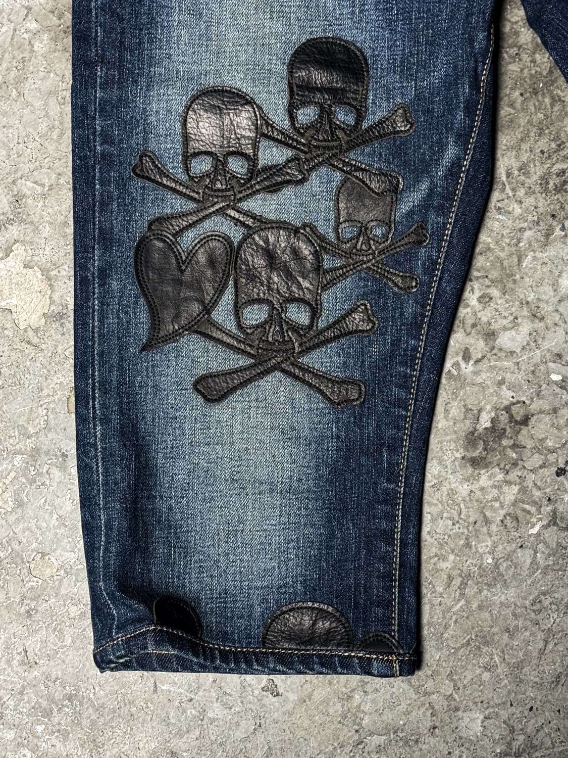 ROEN – Skull Leather Patch Denim shorts  상품이미지8