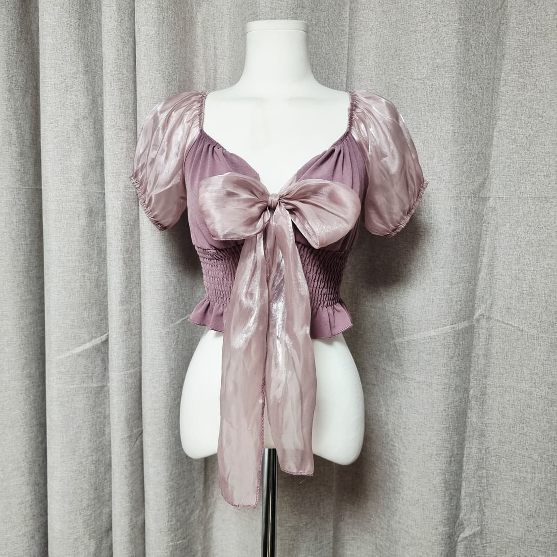 투웨이 오프숄더 풍성리본 스모킹 셔링 크롭 블라우스 (44~55) 새상품 상품이미지1