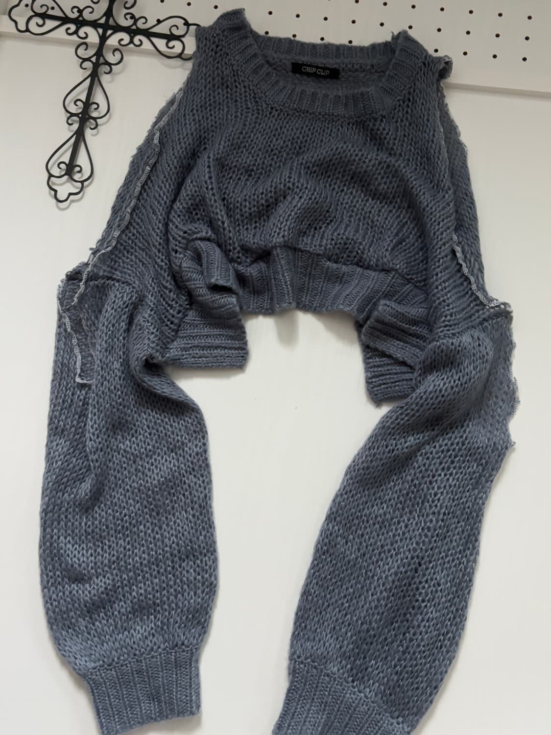 • Sky Blue Cut-Off Shoulder Cropped Knit 상품이미지5