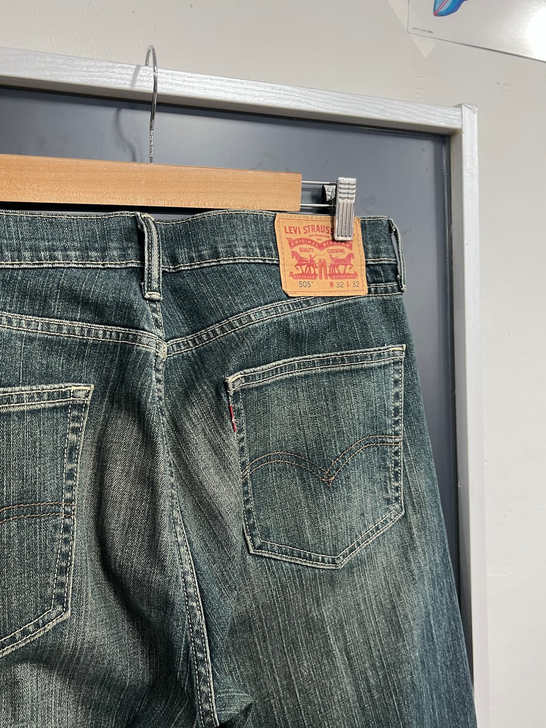 Levis 리바이스 505 레귤러 스트레이트 워싱 데님 팬츠 상품이미지2