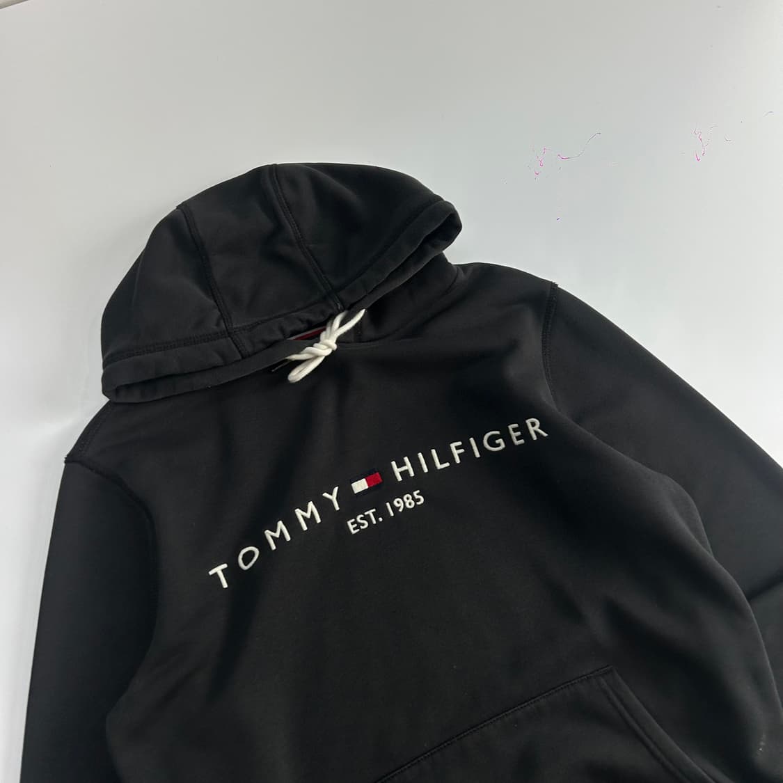 Tommy Gilfiger 스펠아웃로고 블랙 후드티 상품이미지4