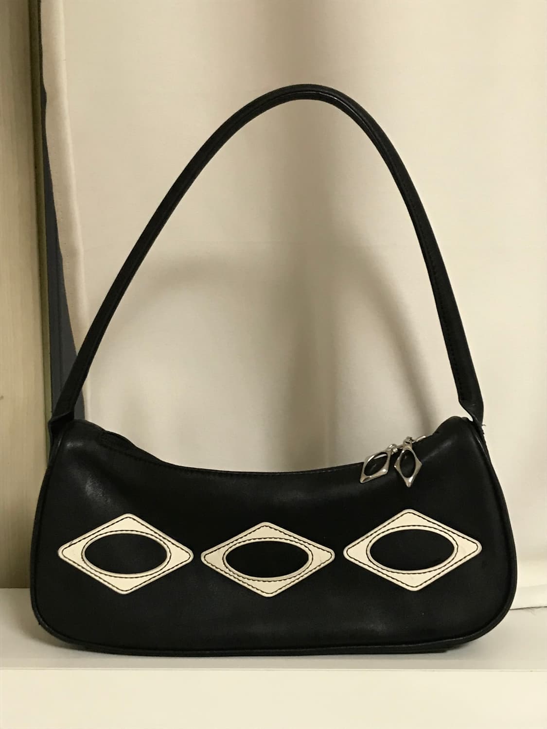 미스치프 롬버스 레더 숄더백 상품이미지1