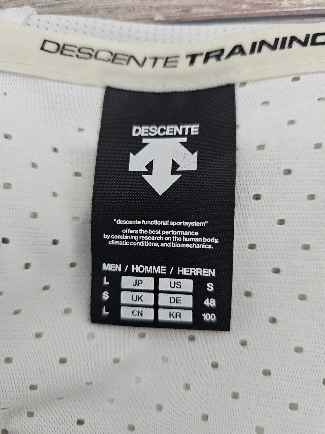 데상트 Move Sport 바람막이 화이트 100 상품이미지3