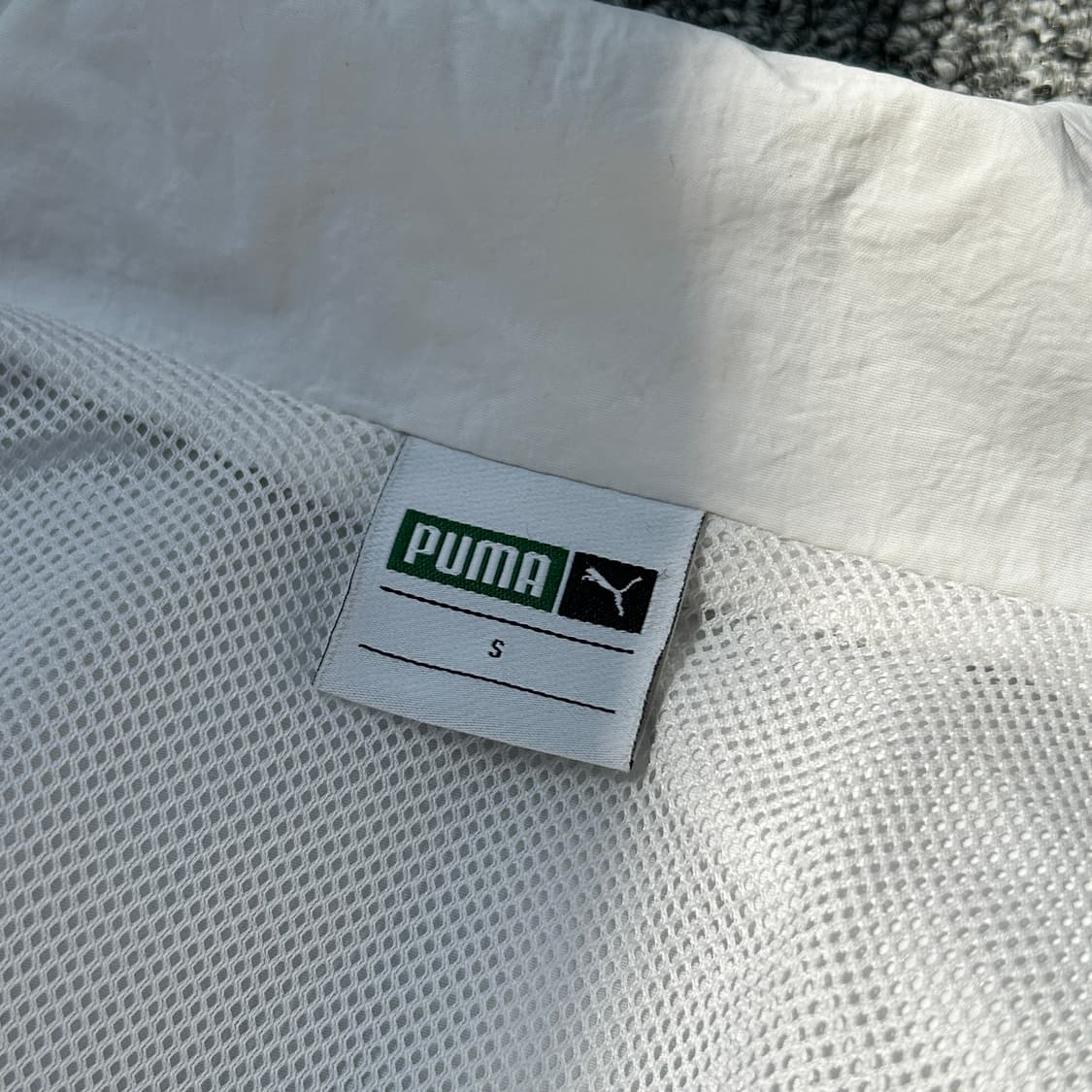 퓨마 빅로고 화이트 바람막이 상품이미지9