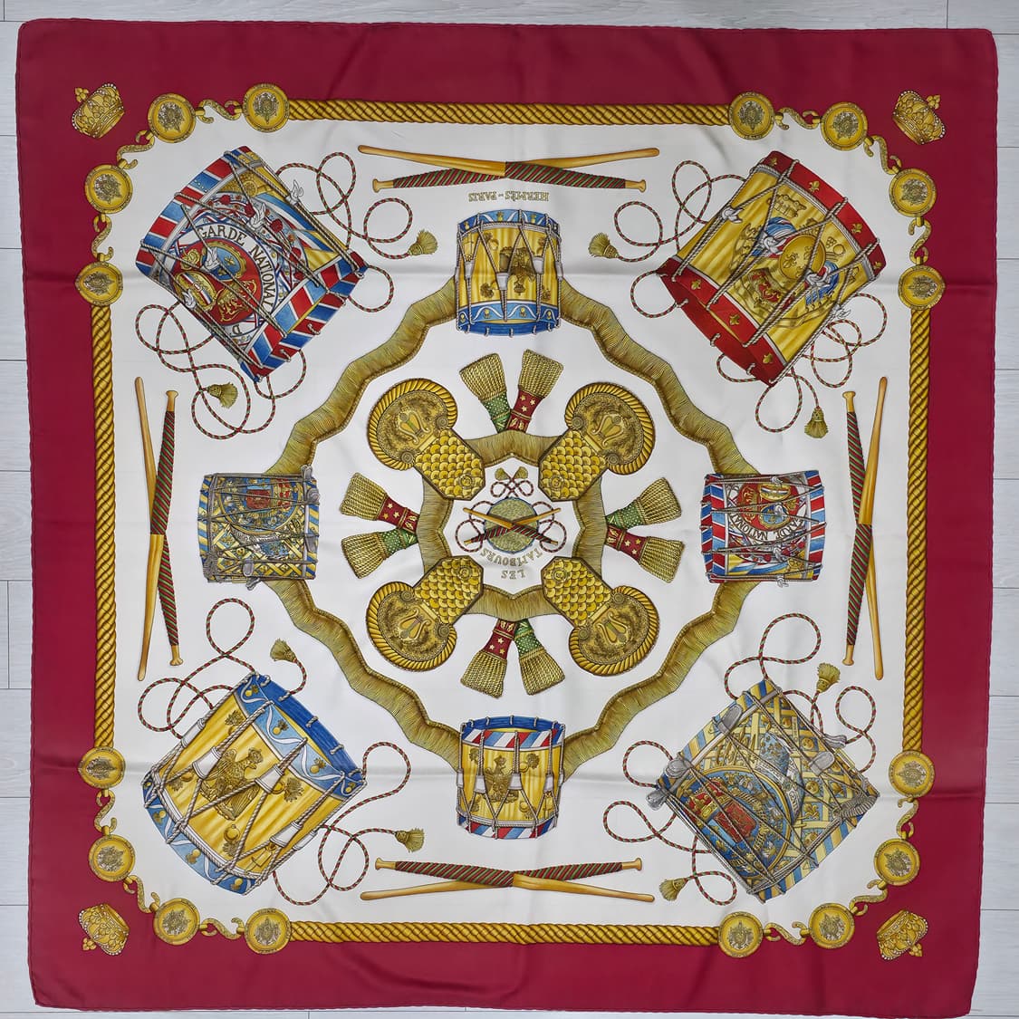 에르메스 실크 까레 스카프 Les Tambours 드럼 패턴 상품이미지1