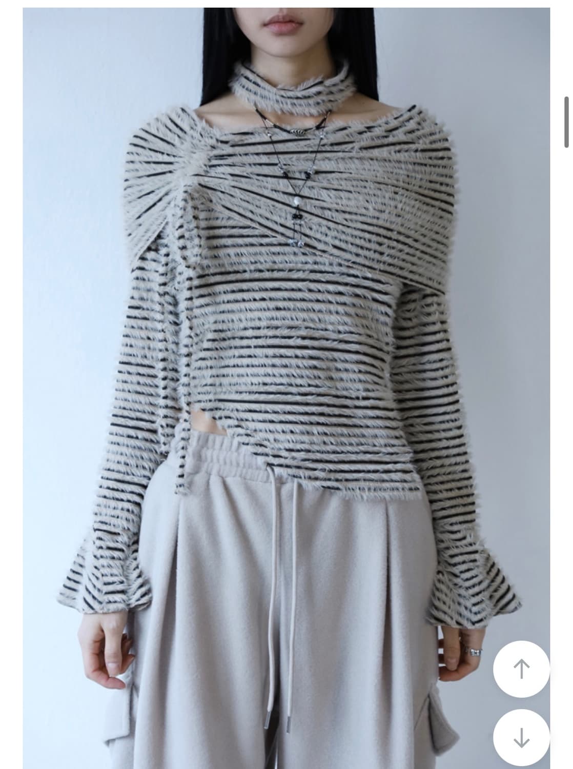 스트라이프 초커 오프숄더 니트 상품이미지1