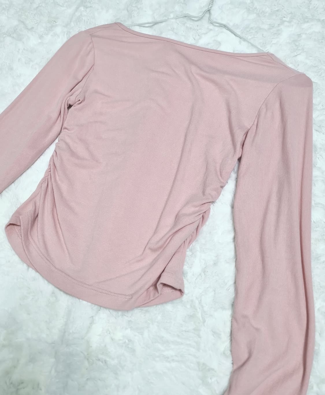 핑크색 셔링 긴팔 크롭티 에이블리 기본템 상품이미지3