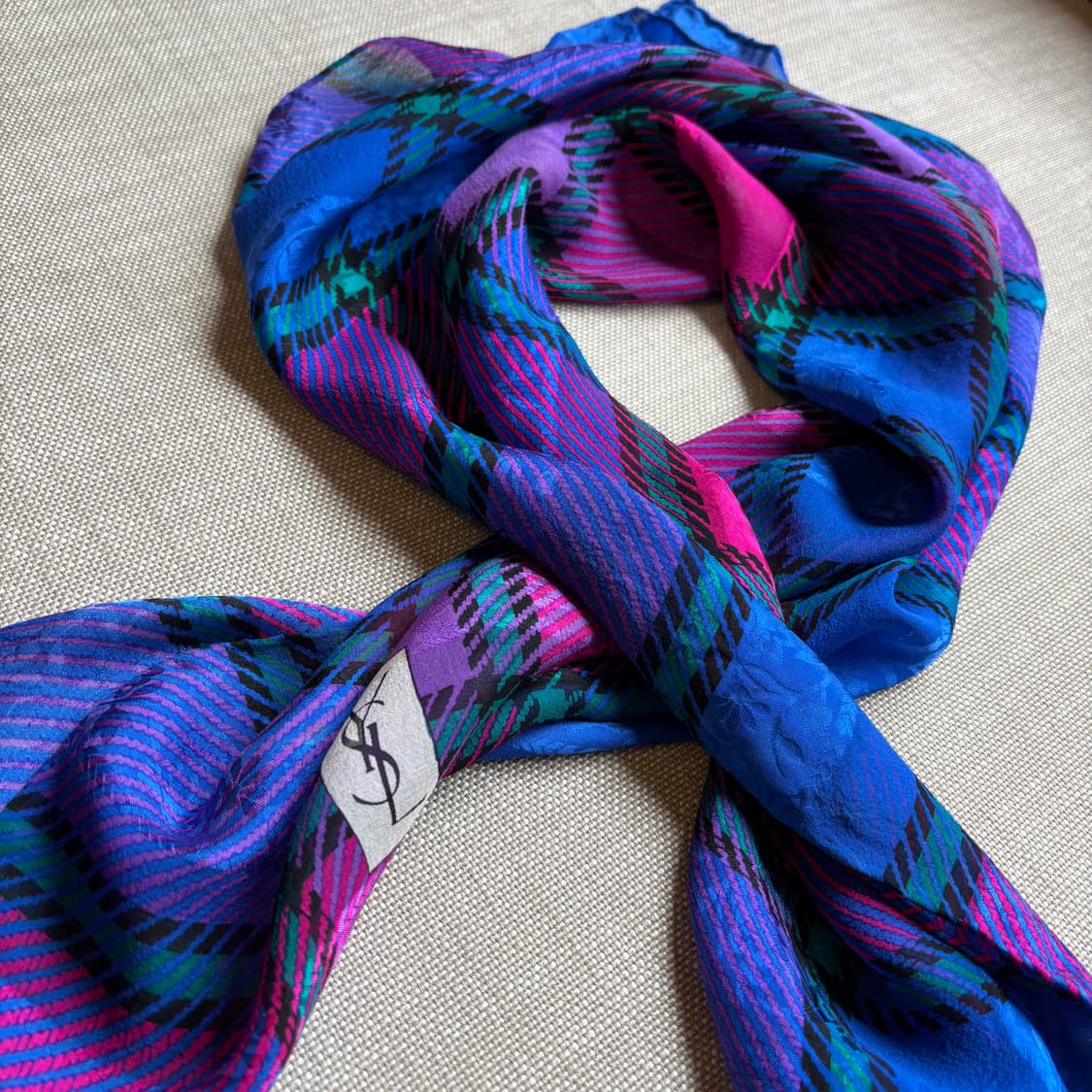 입생로랑 YSL 빈티지 정사각 실크스카프 상품이미지5