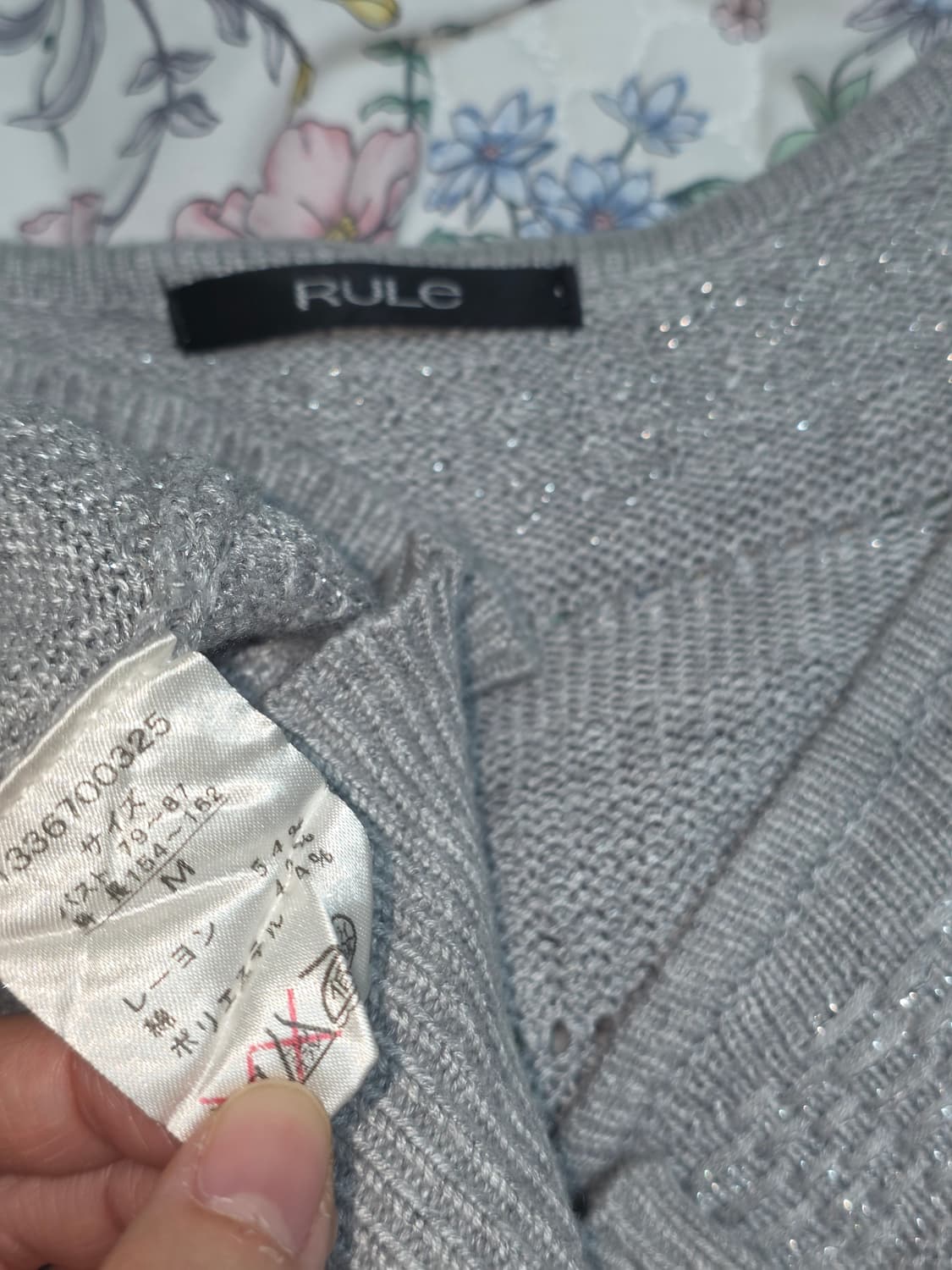 일본빈티지)y2k실버그레이 글리터 오네갸루 v넥 롱슬리브 로맨틱 딱붙니트 상품이미지5