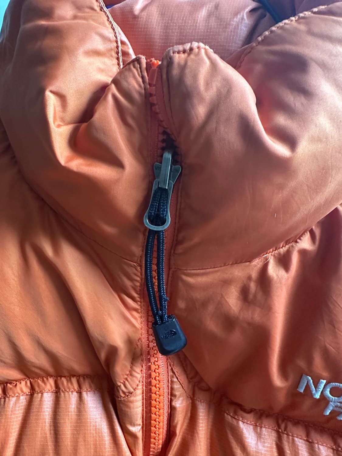NORTHFACE 노스페이스 주황 오렌지 중앙 로고 눕시 패딩 상품이미지3