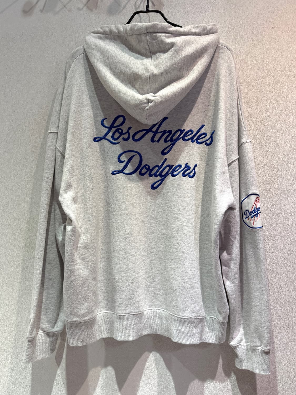 GENUINE MERCHANDISE LA 다저스 빅로고 자수 후드 상품이미지3