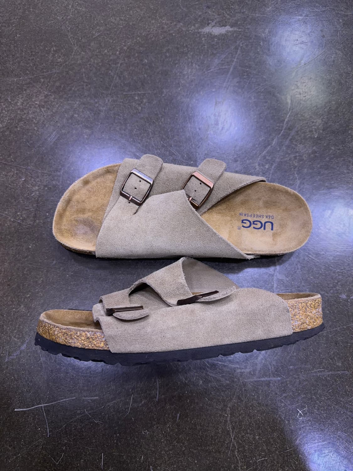 어그 D&K SHEEPSKIN 다크쉽 취리히 스웨이드 샌들 240 상품이미지6