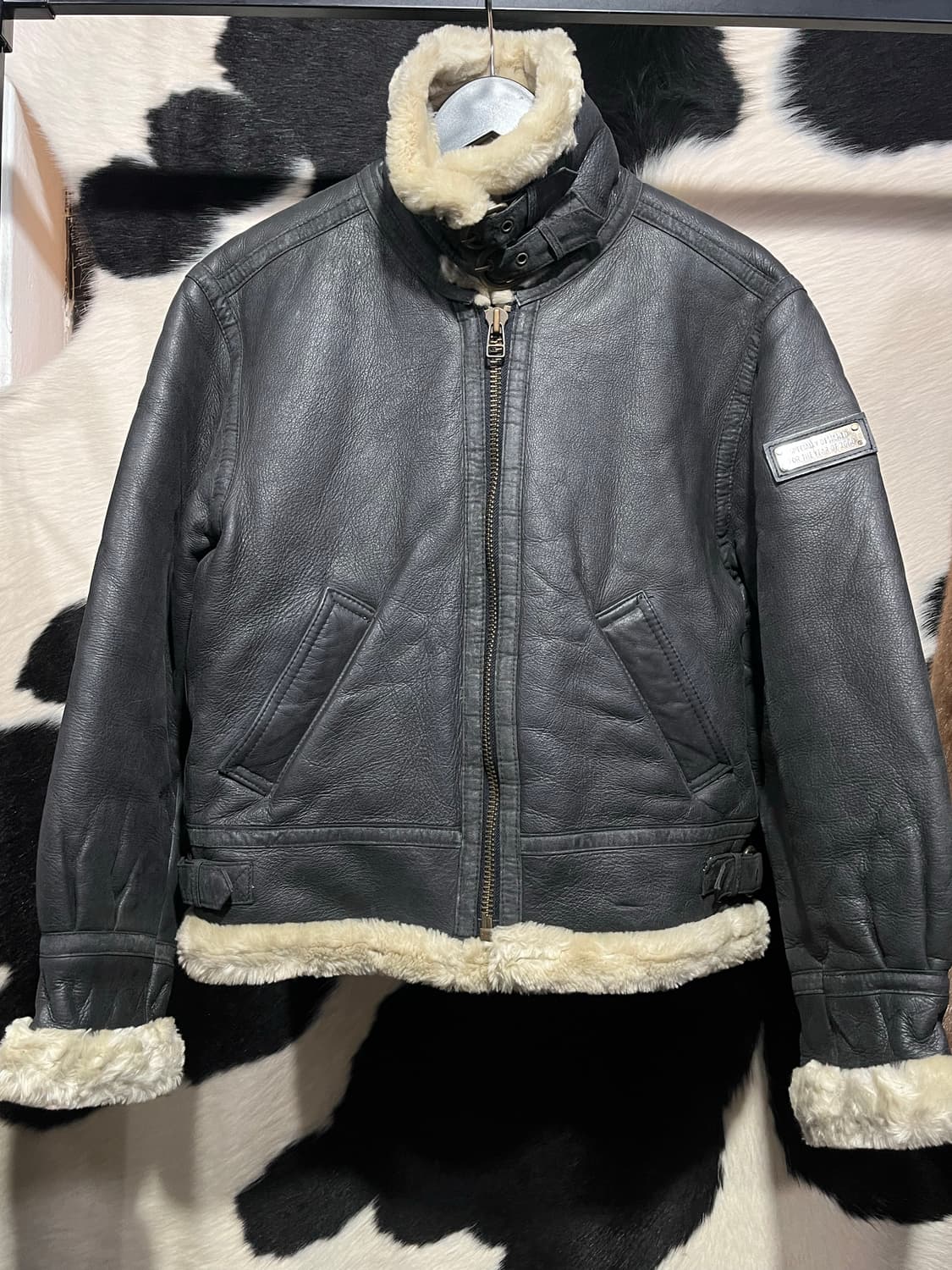 산토리 보스 크롭 버클 무스탕 상품이미지2