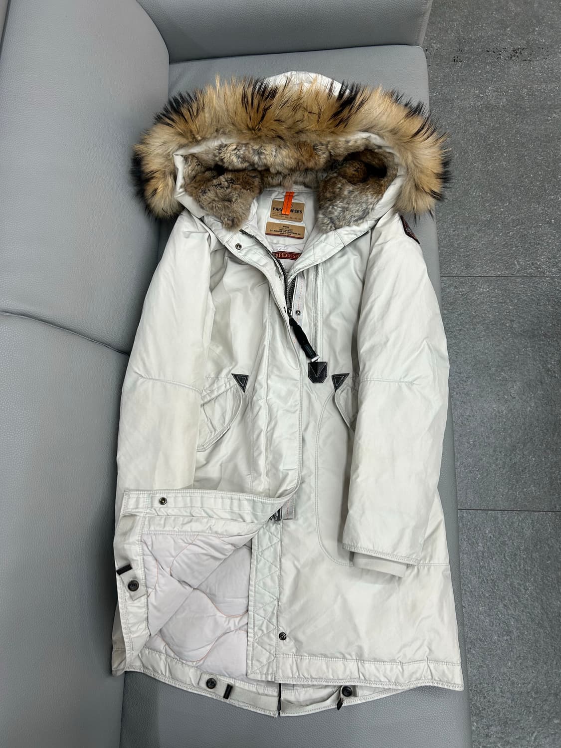 파라점퍼스 여성 라쿤퍼후드 롱다운패딩(M) 상품이미지4