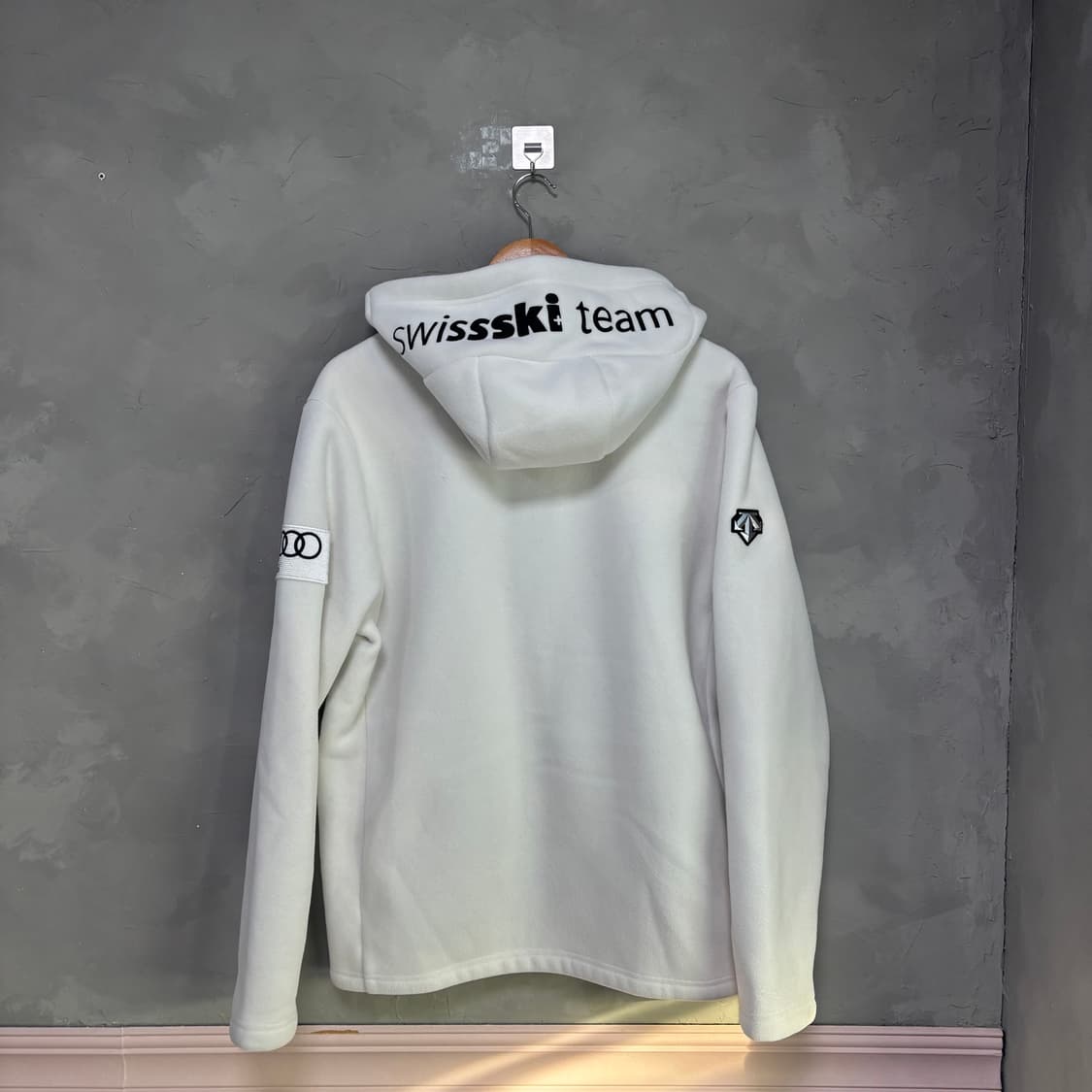 데상트 아우디 스위스 스키팀 플리스 화이트 상품이미지5