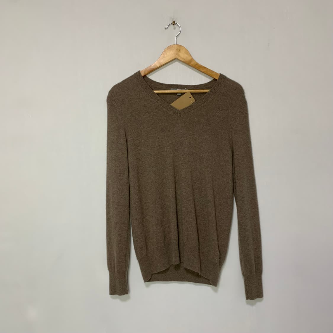 유니클로 캐시미어 100 브이넥 긴팔 니트 코코아 브라운 L 상품이미지1
