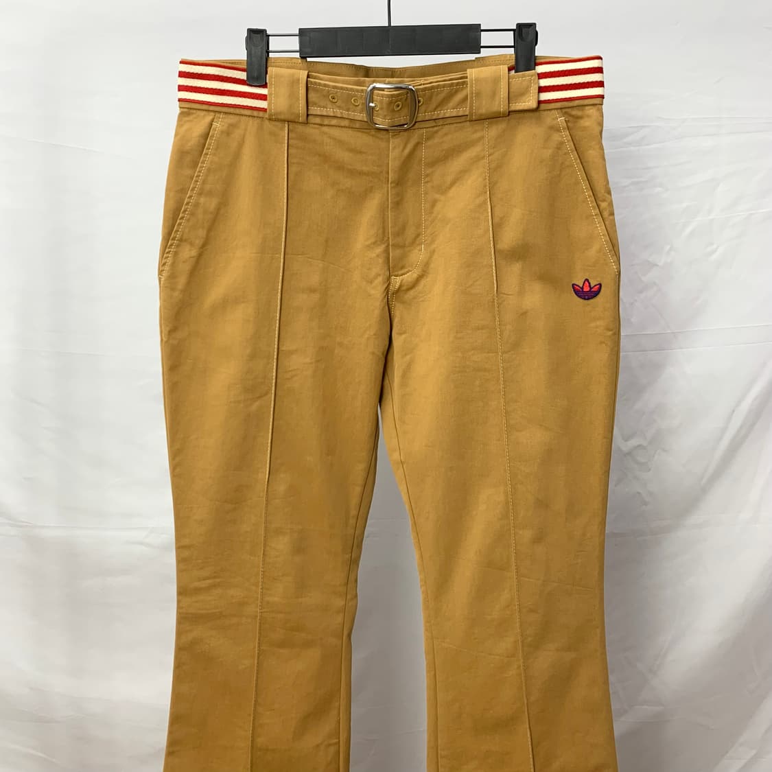 아디다스 x 웨일즈 보너 벨티드 플레어 치노 팬츠 상품이미지2