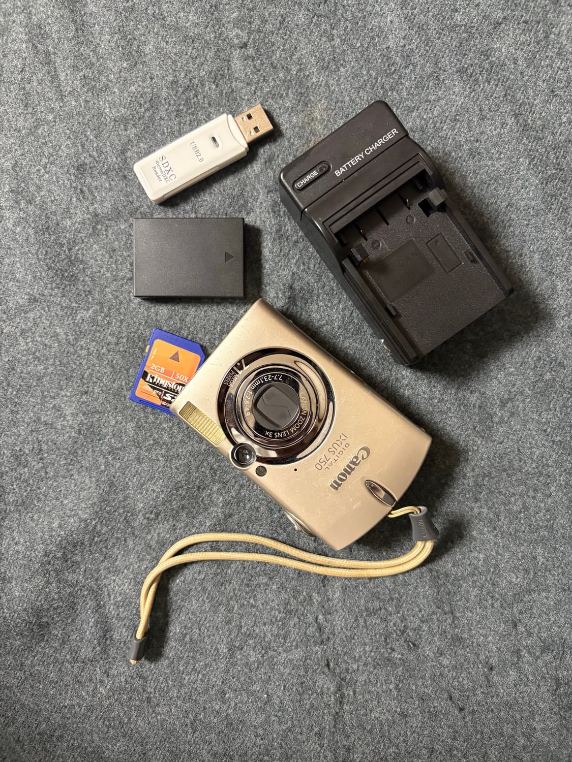 상태 좋음)캐논 익서스750(ixus750) 원희 디카 판매합니다 상품이미지1