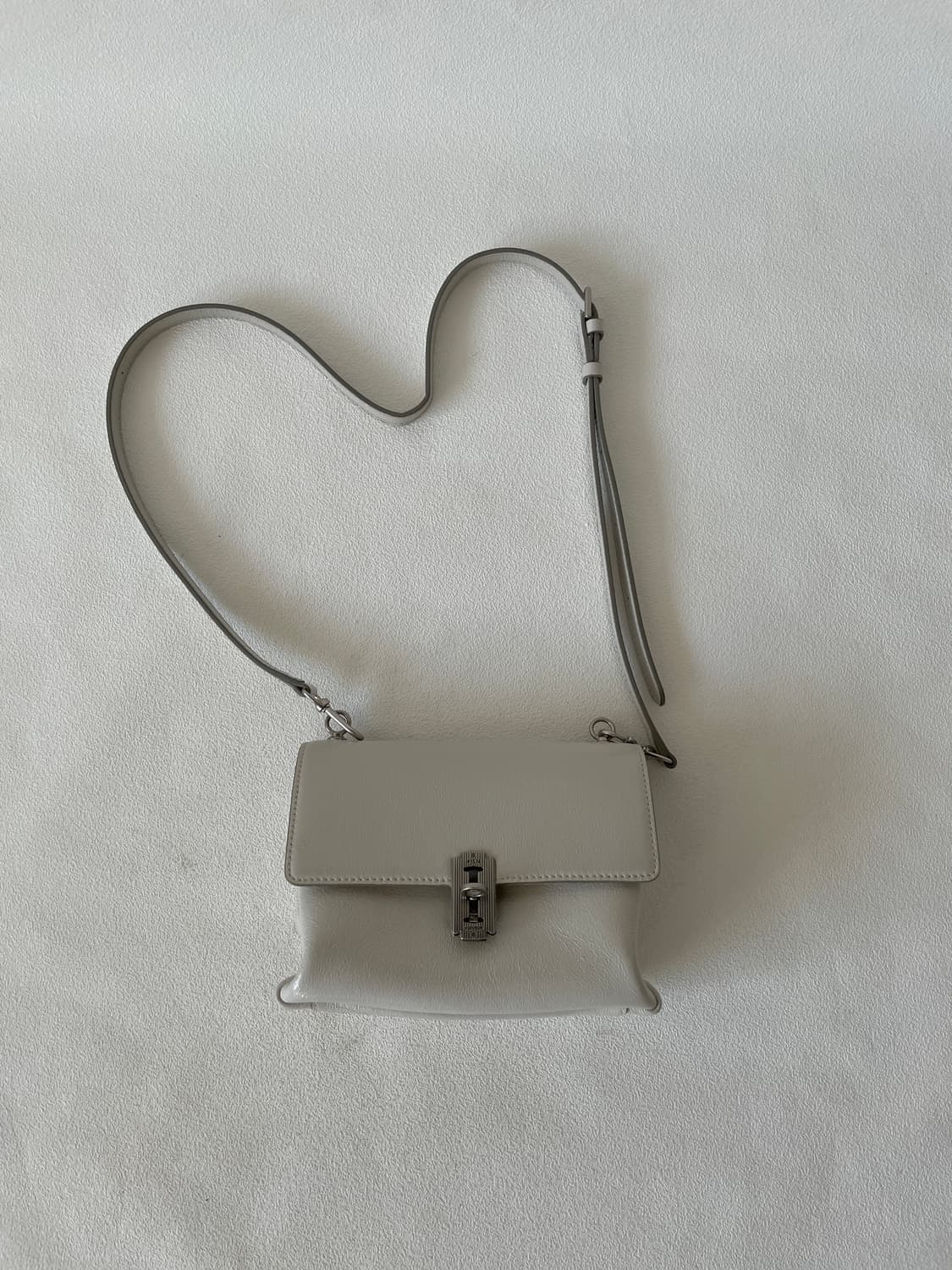 분크(Vunque) 레더 크로스백 상품이미지1