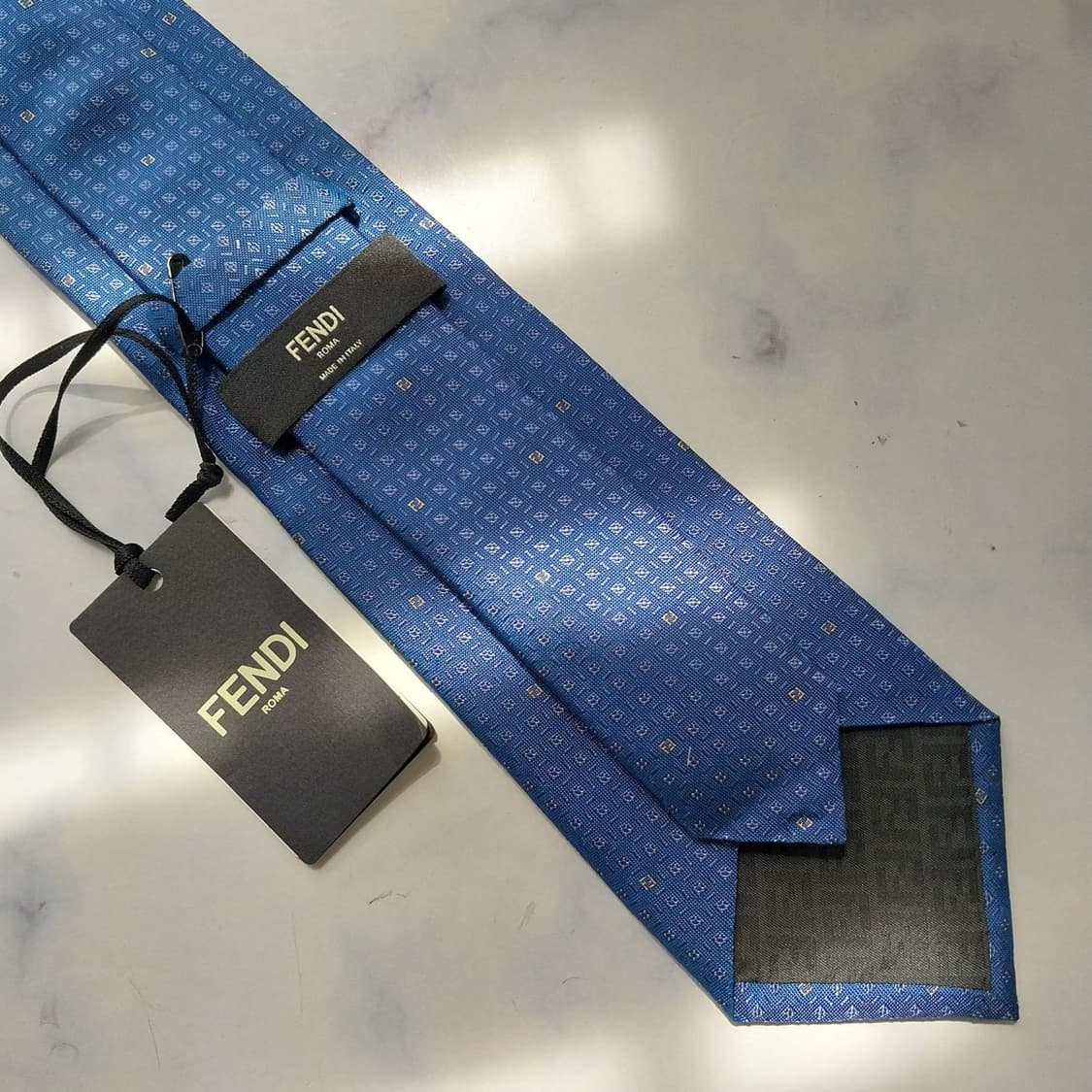 펜디 블루 스몰 로고 패턴 8cm 슬림 넥타이 새상품 K2588
 상품이미지9