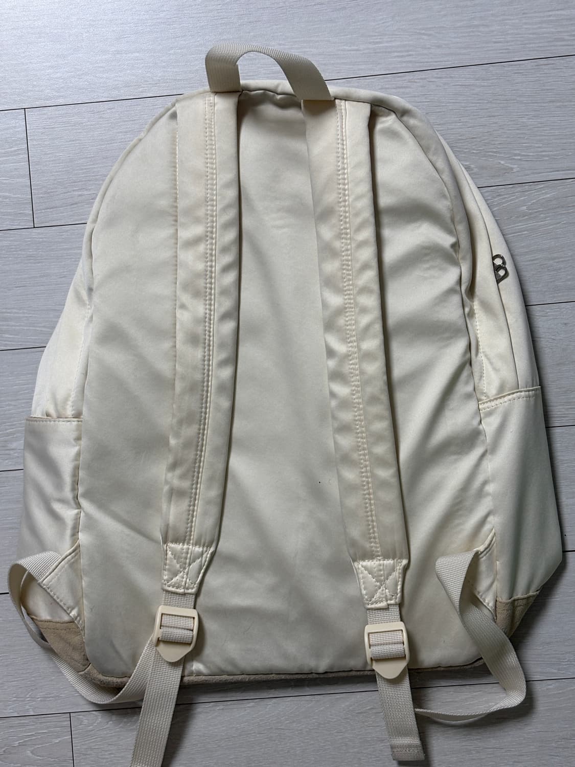 Ovuni 아이보리 새틴 백팩 🤍 빈티지 플라워 포인트 상품이미지3