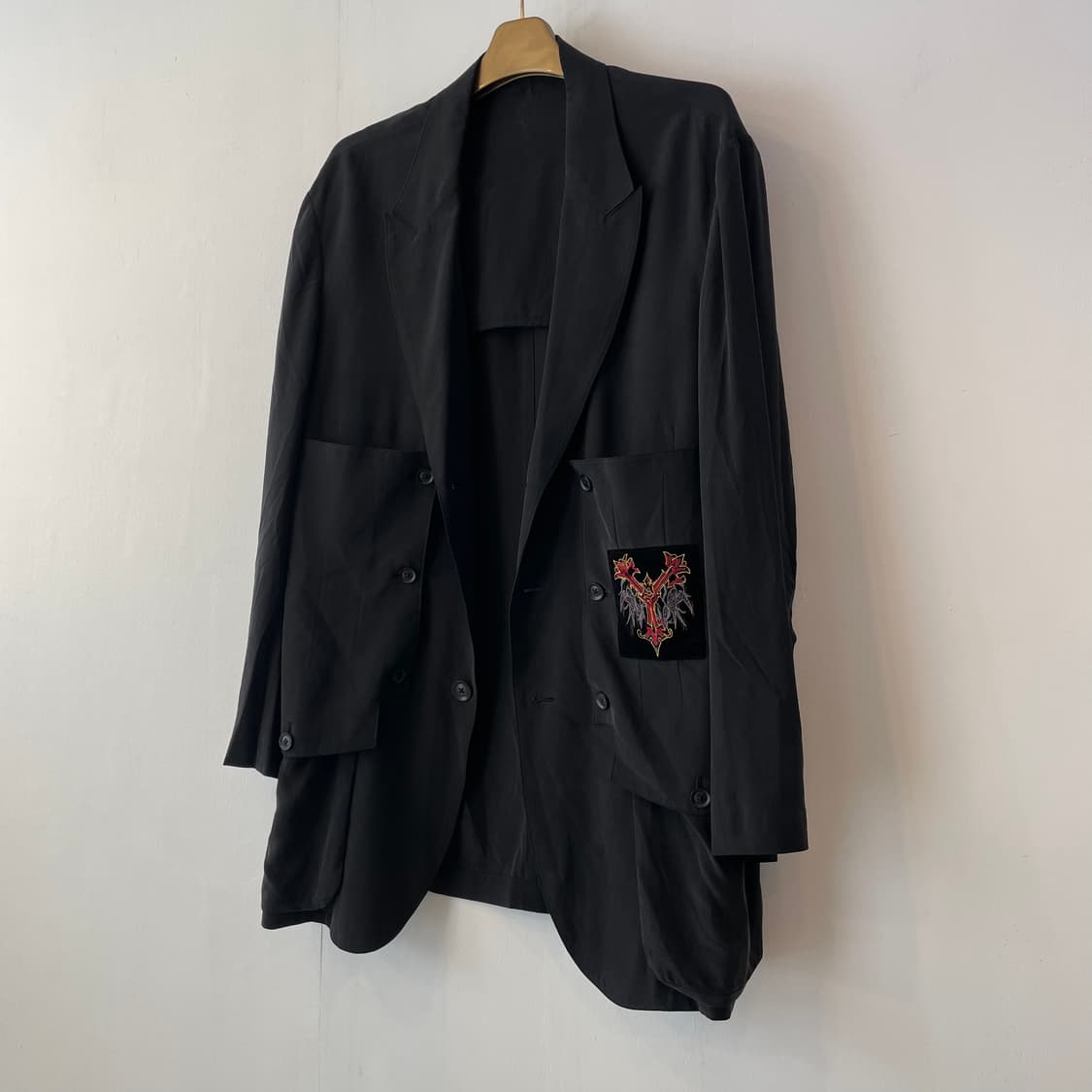 요지야마모토 21aw 자수 패치 자켓 상품이미지4