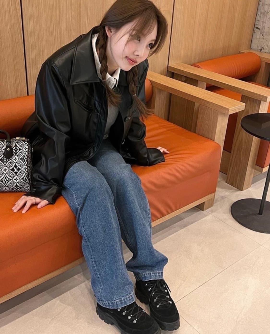 나연착용 글로니 웨스턴 애로우 레더자켓 상품이미지1