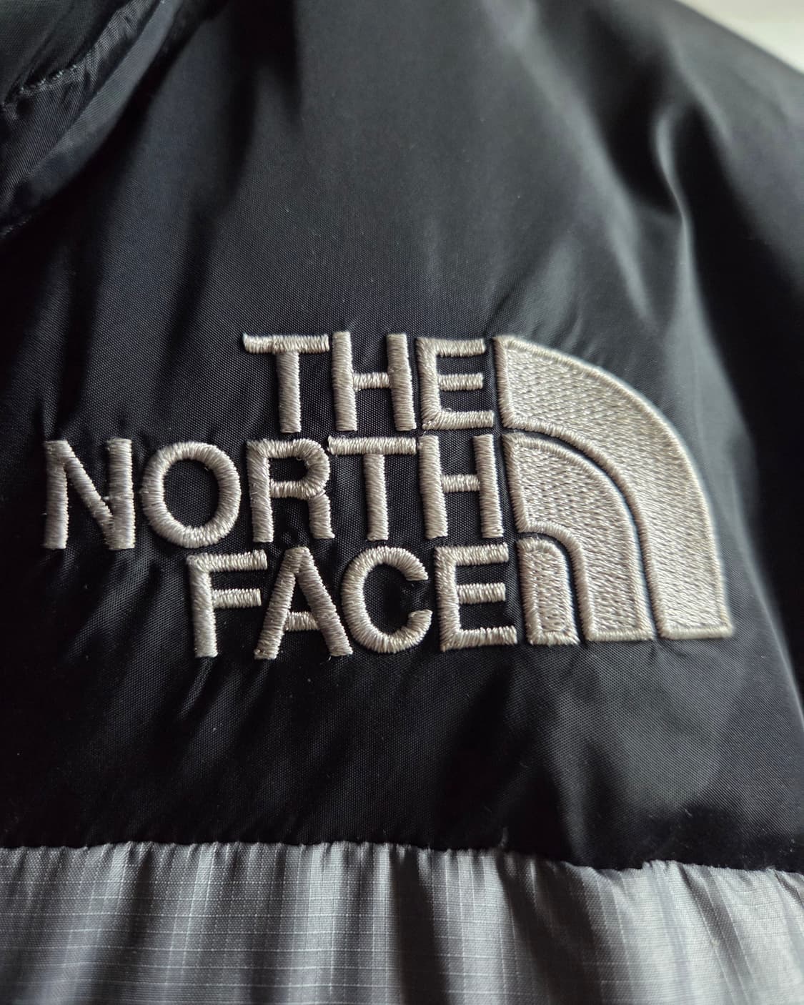 노스페이스 700 눕시2 패딩 블랙/그레이 M(실측 100~105) 상품이미지2