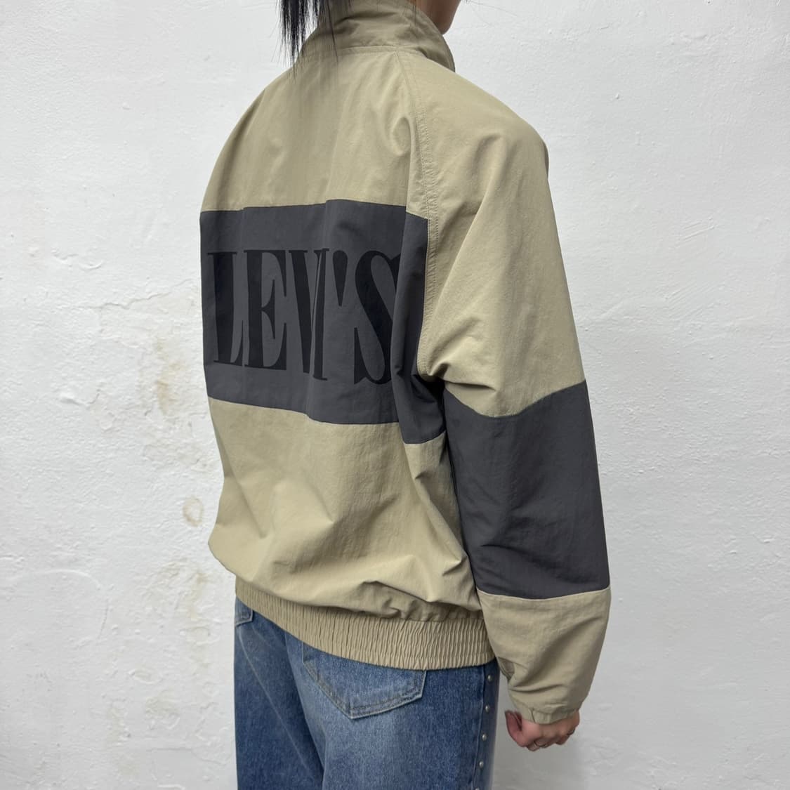 리바이스(Levi's) 베이지컬러 컬러블록 양면로고 나일론 윈드브레이커 상품이미지2